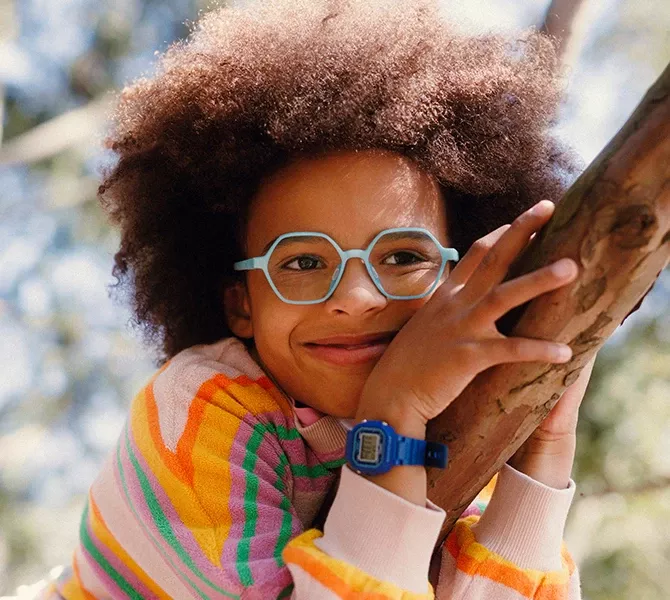 Kind mit Brille