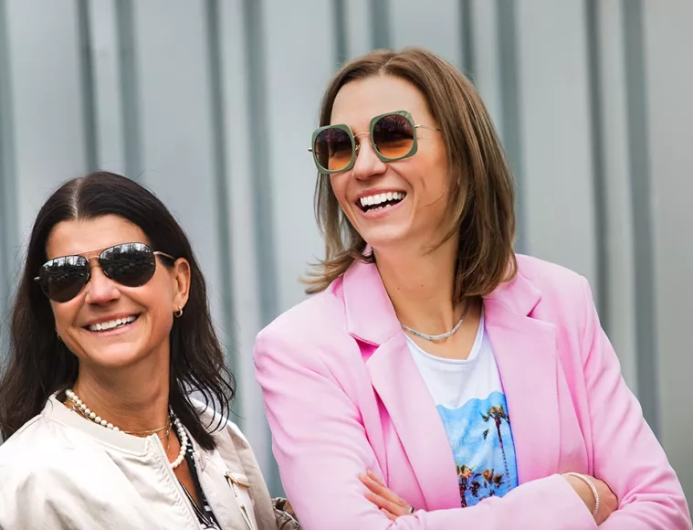 Team von Sassenrath mit Sonnenbrillen