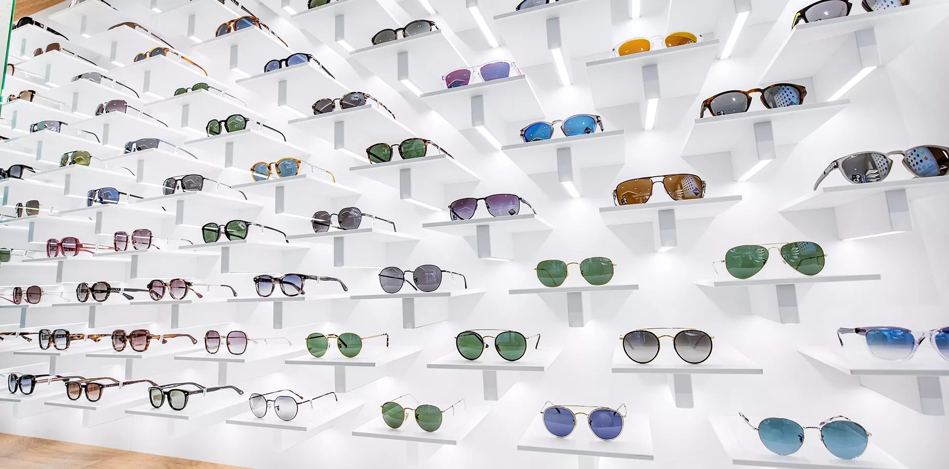 Brillenwand bei sassenrath optik + akustik