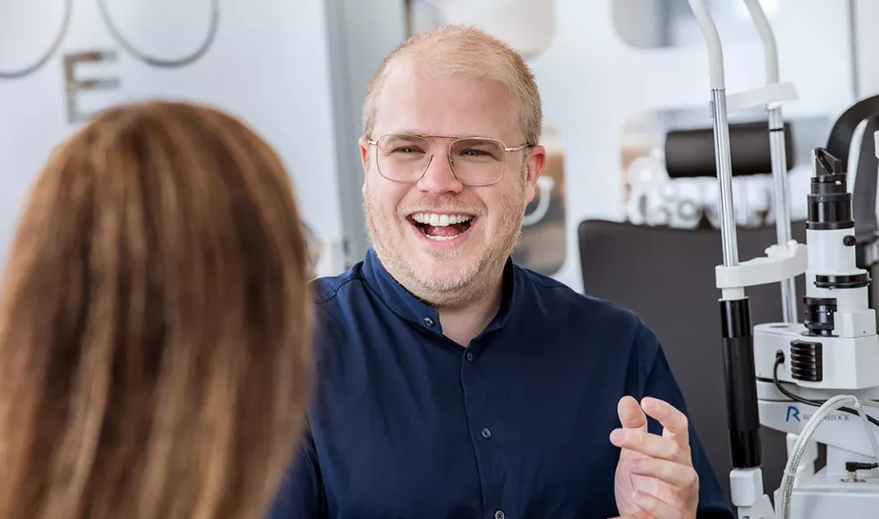 Simon Sassenrath von von sassenrath optik + akustik